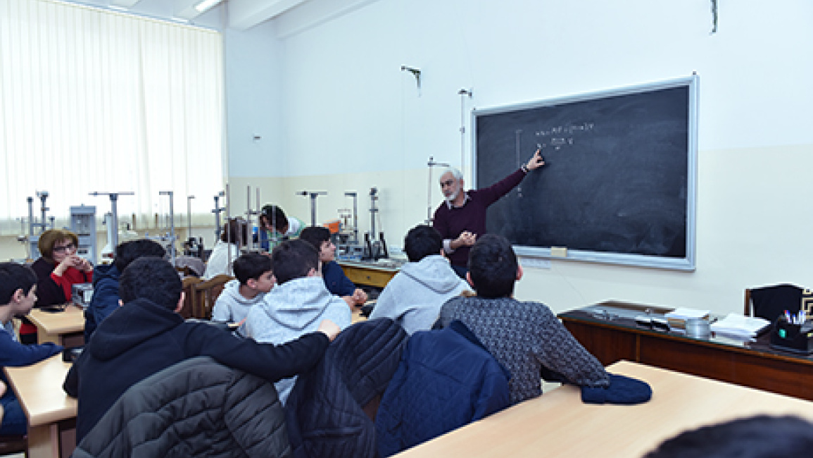 pupils-at-faculty-of-physics