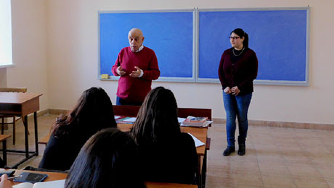 Viktor-Ohanyan-meets-pupils-of-Heratsi-high-school